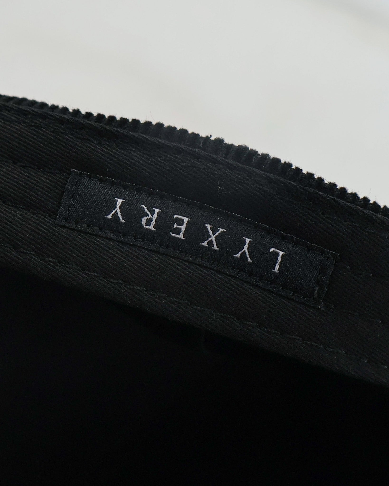 Signature - svart