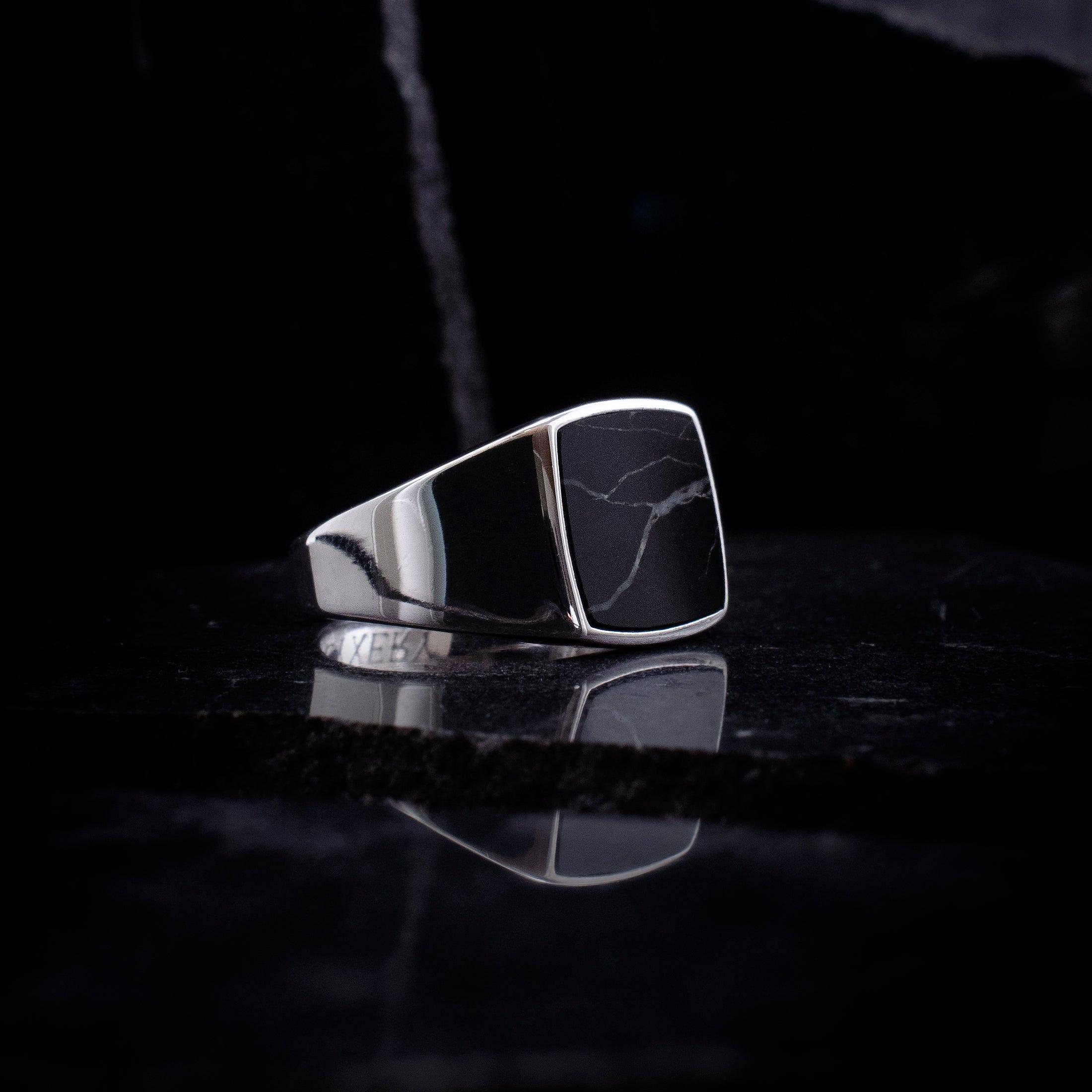 Klackring - Svart marmor - Ringar Herr - Lyxery By Sweden AB