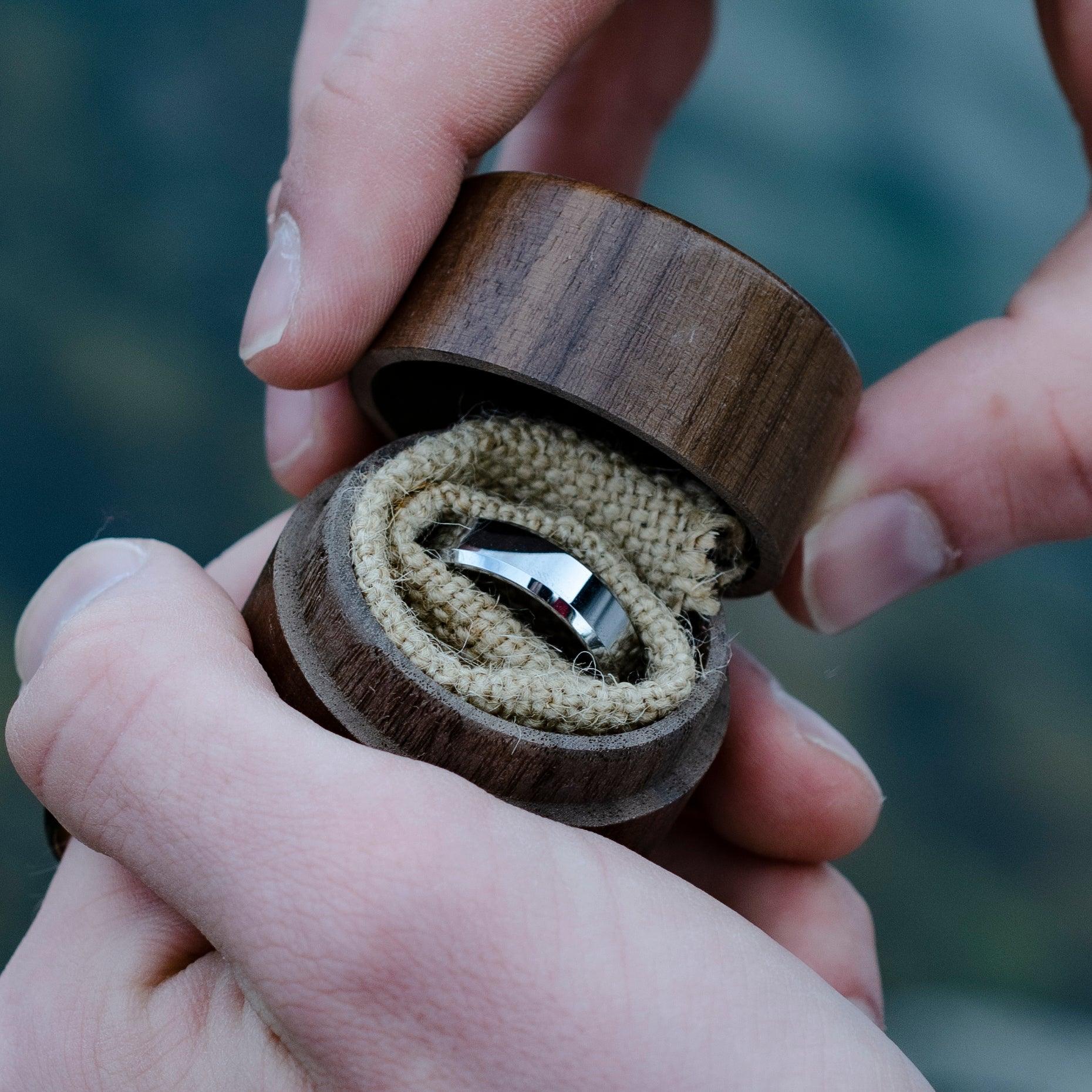 Premiumask till ring i ek - Present Ask Trä - Lyxery By Sweden AB