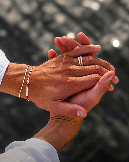 025 hand silver.jpg__PID:4415e39d-b17a-4f4c-bb37-d12173635182