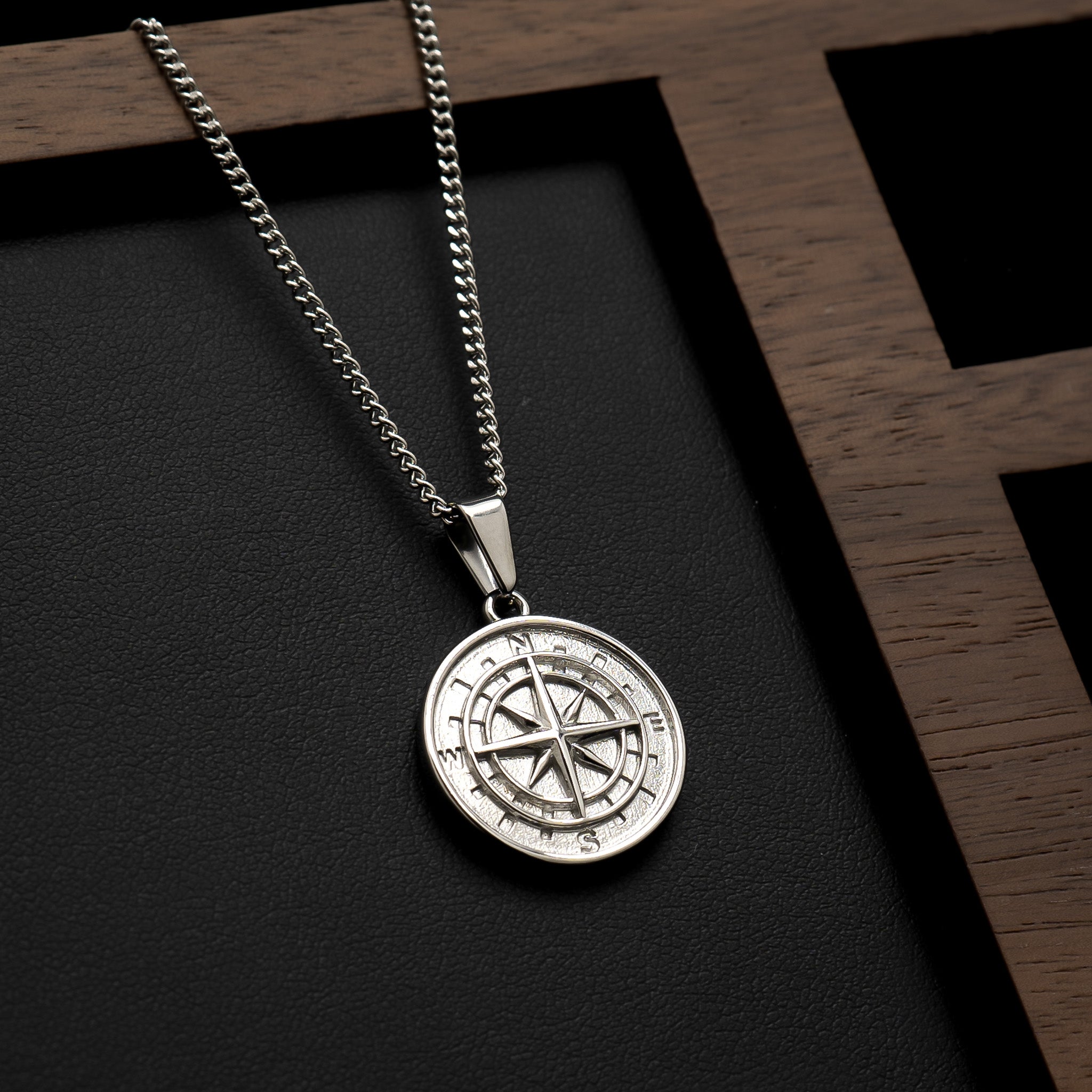 <tc>Pendant -</tc> Compass Silver