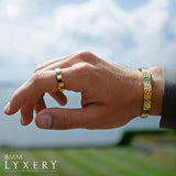 Cuff armband hamrad guld - Lyxery By Sweden AB